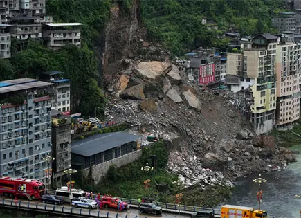 Deslave en Chongqing deja ocho muertos y 34 desaparecidos Deslave en Chongqing deja ocho muertos y 34 desaparecidos