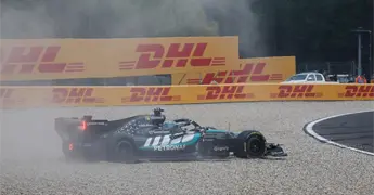 George Russell se retira en B&eacute;lgica tras choque con Hamilton
