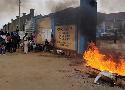 Huelga y violencia complican combate al brote de ébola en Congo Huelga y violencia complican combate al brote de ébola en Congo