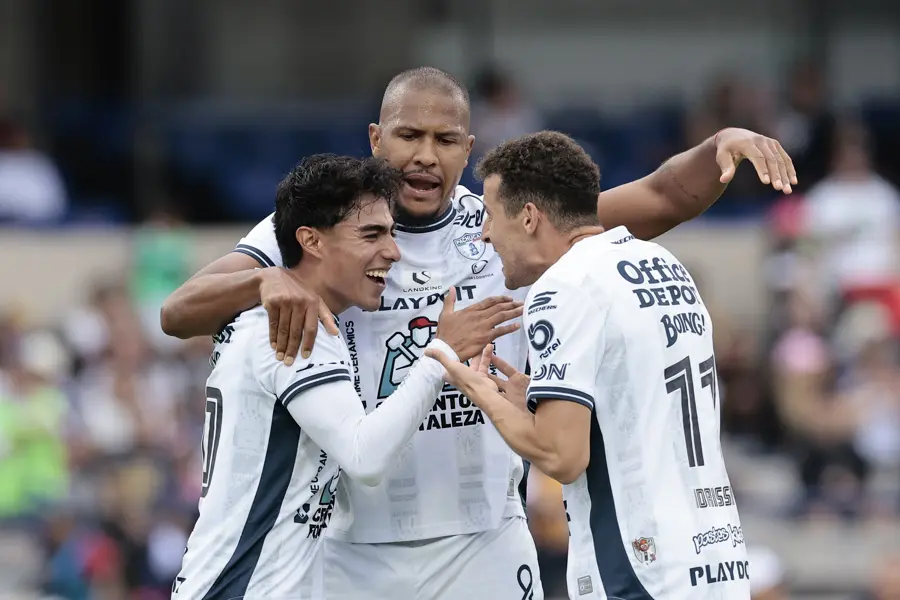 Pachuca vence 3-0 a Pumas con goles de Salomón Rondón y Montiel