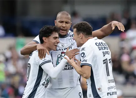 Pachuca vence 3-0 a Pumas con goles de Salomón Rondón y Montiel Pachuca vence 3-0 a Pumas con goles de Salomón Rondón y Montiel