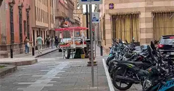 Aparcamiento para motocicletas es una estrategia de Zona 30