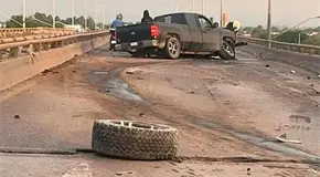 Camioneta se impacta en el Periférico