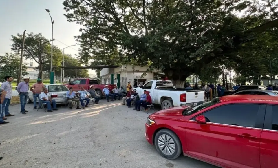Cañeros bloquean Ingenio Plan de Ayala por falta de pago
