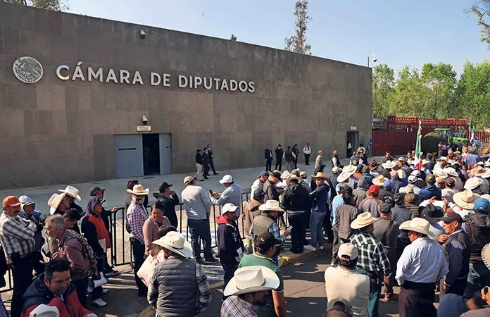 Cuesta el turismo legislativo 5.6 mdp