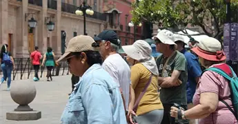 Desde&ntilde;a el Congreso  necesidades en turismo