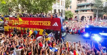Espa&ntilde;a regres&oacute; a Madrid tras ganar Mundial y fue recibida por millones