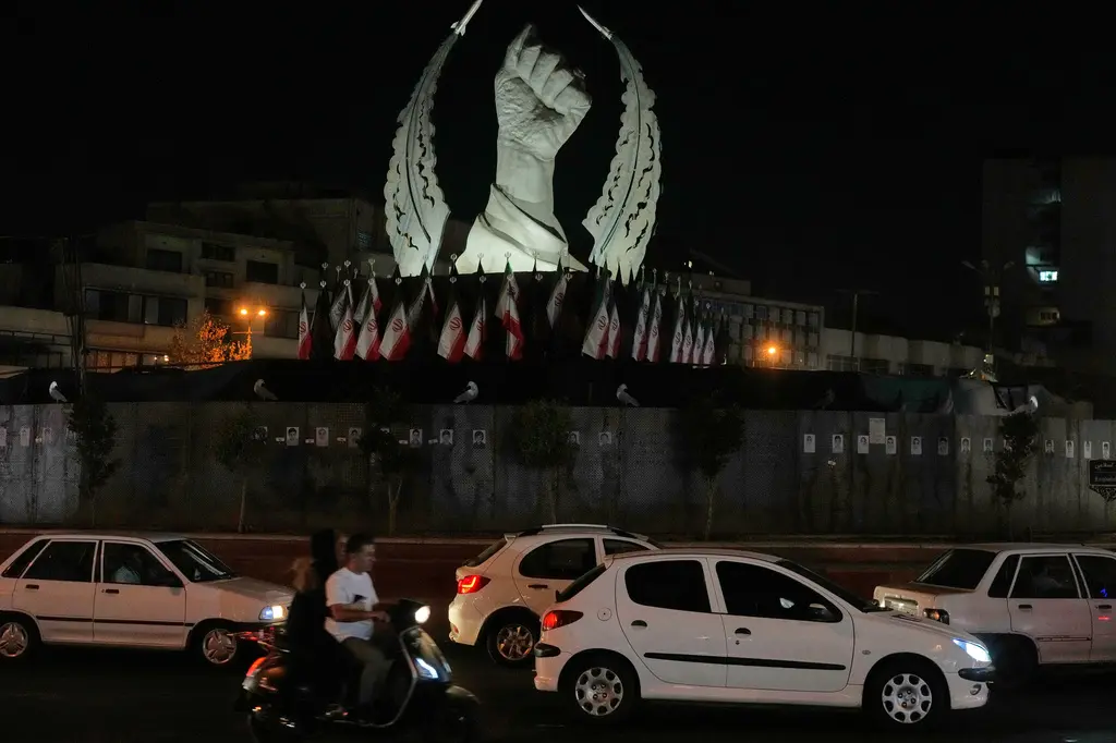 Expansión de ataques de EEUU contra Irán provoca más represalias en todo el Golfo