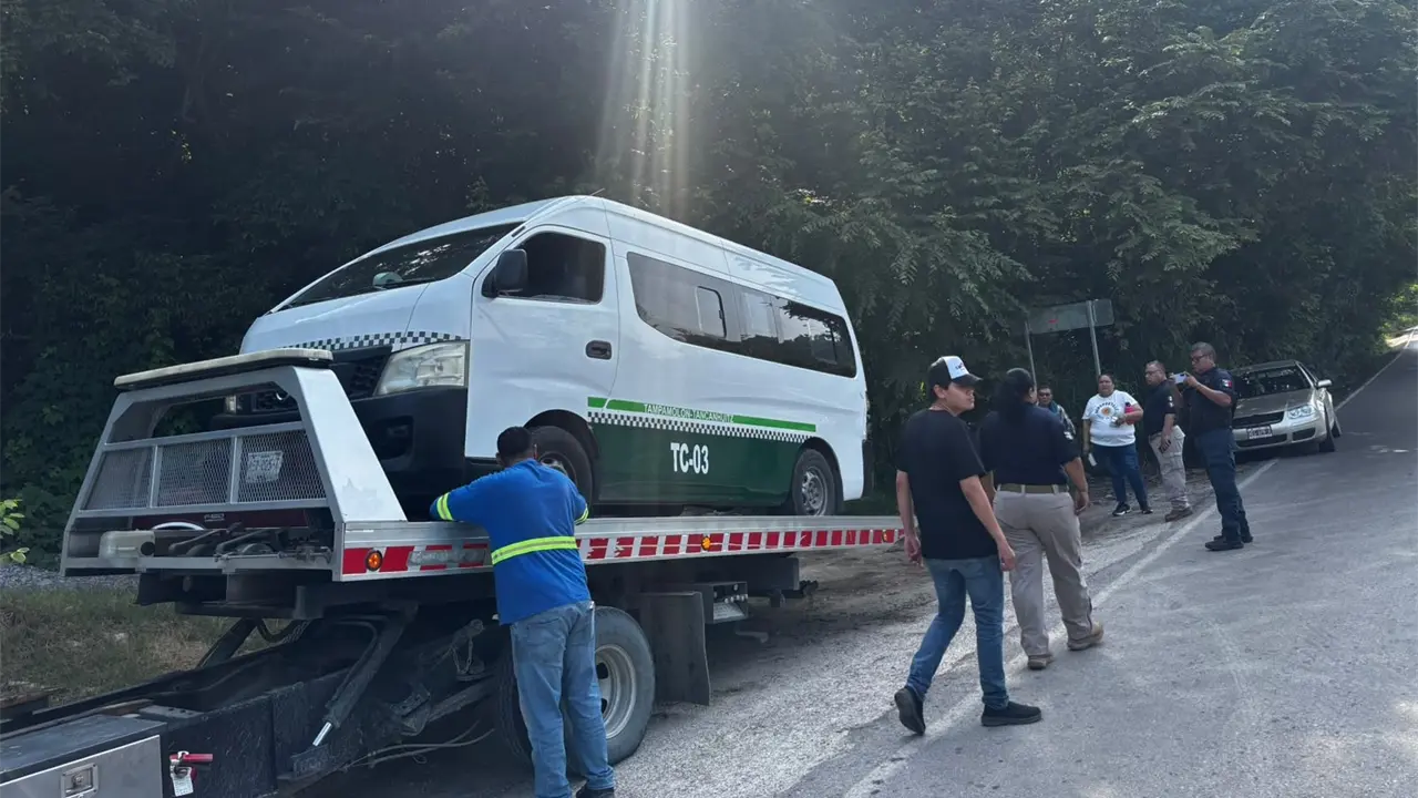 Falla mecánica de camioneta moviliza a autoridades en Tancanhuitz