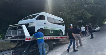 Falla mec&aacute;nica de camioneta moviliza a autoridades en Tancanhuitz
