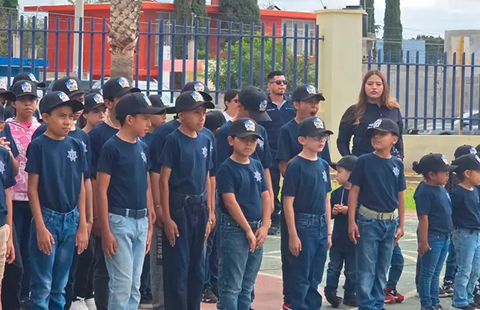 Invita la policía al campamento Poli kids