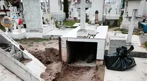 Limpian y retiran maleza de panteón