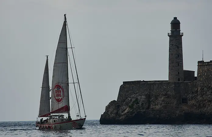 Llega velero con ayuda humanitaria a Cuba