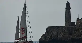 Llega velero con ayuda humanitaria a Cuba