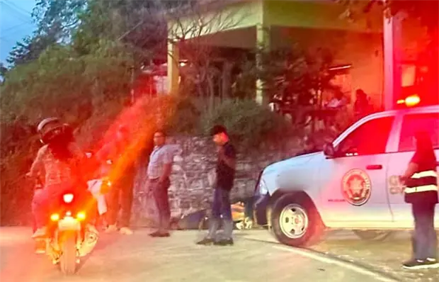 Muere motociclista al estamparse contra una pared