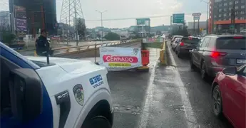 Cierran paso a desnivel en glorieta del Real Inn