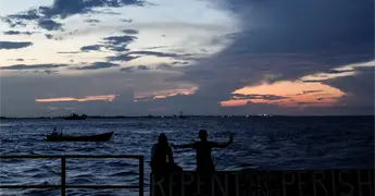 Vuelca ferry con 133 personas frente a Guyana; reportan decenas de desaparecidos