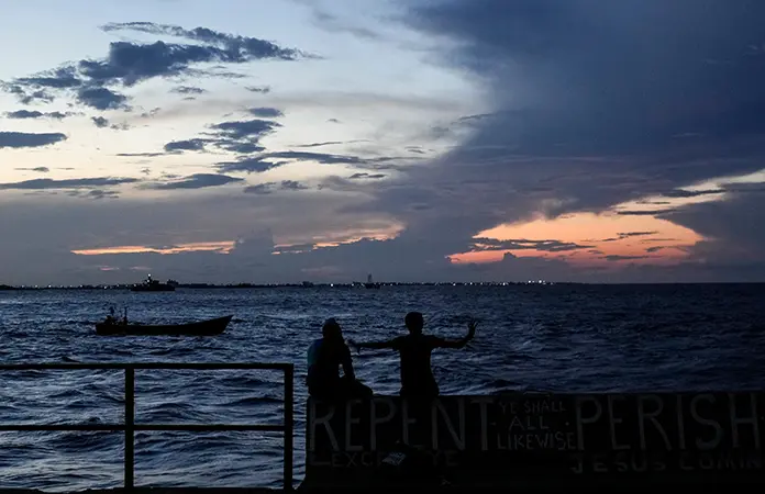 Vuelca ferry frente a Guyana