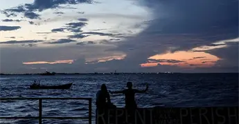 Vuelca ferry frente a Guyana