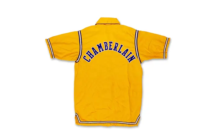 Adolescente de Oregon vende chaqueta de Wilt Chamberlain en subasta