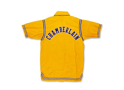 Adolescente de Oregon vende chaqueta de Wilt Chamberlain en subasta Adolescente de Oregon vende chaqueta de Wilt Chamberlain en subasta