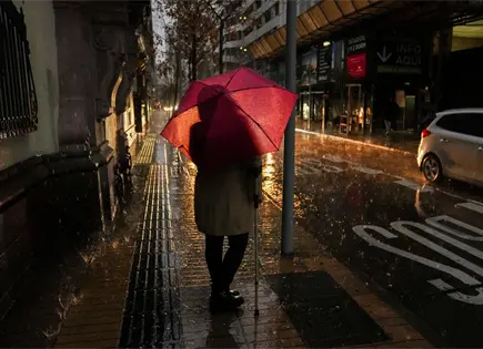 Chile reporta 10 fallecidos por temporales y m&aacute;s de 100.000 aislados