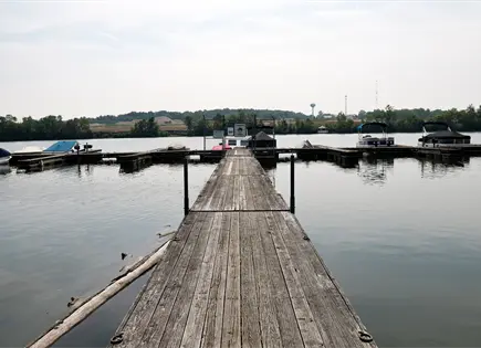 Cinco personas mueren ahogadas al tratar de salvar a un nadador en apuros en un río de Ohio Cinco personas mueren ahogadas al tratar de salvar a un nadador en apuros en un río de Ohio