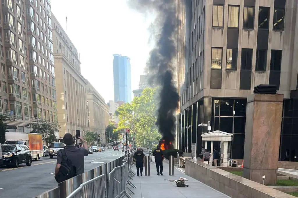 Exsoldado provoca incendio y disparos en edificio de inmigración en Nueva York