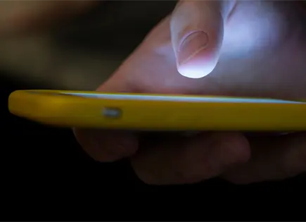 Francia acuerda prohibir redes sociales a menores de 15 años Francia acuerda prohibir redes sociales a menores de 15 años