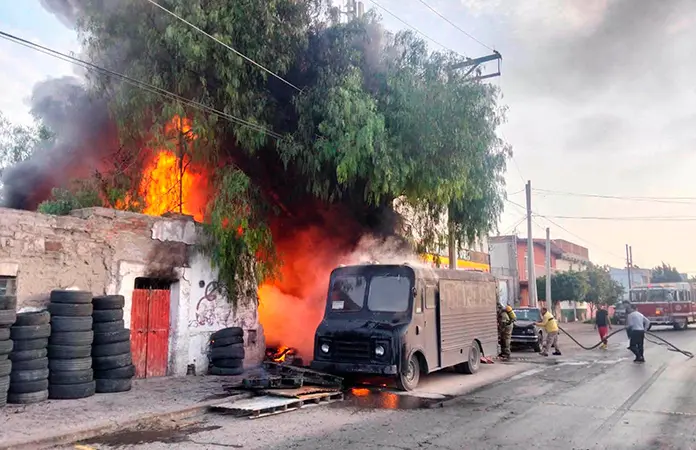 Incendio consume vulcanizadora en la avenida México