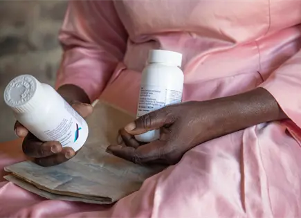 Informe amfAR: recortes de PEPFAR cierran clínicas y reducen servicios VIH Informe amfAR: recortes de PEPFAR cierran clínicas y reducen servicios VIH