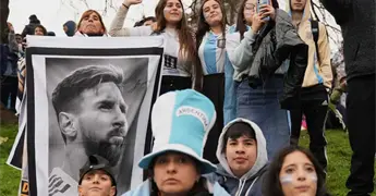 Messi llega a Rosario para descansar tras la Copa del Mundo