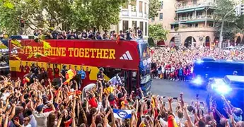 Millones de fans vitorean a Espa&ntilde;a