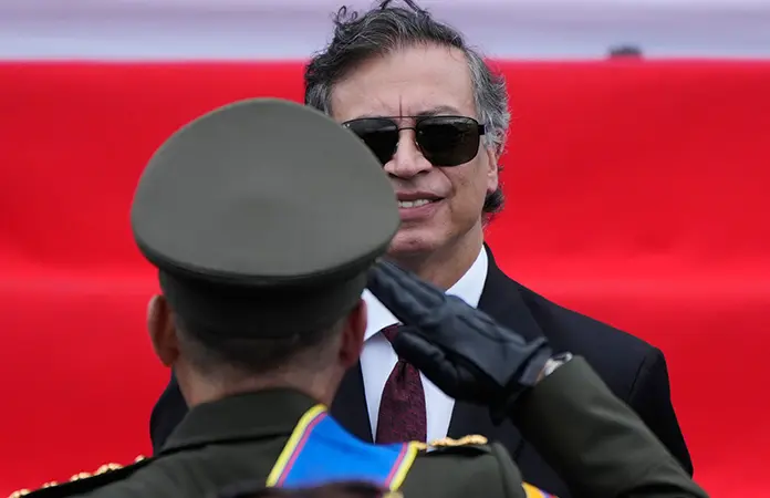 Petro despide su mandato ante Congreso colombiano