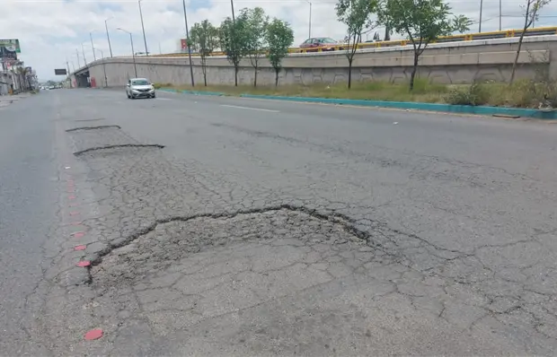 Reaparecen baches recién reparados en lateral de la 57 Reaparecen baches recién reparados en lateral de la 57