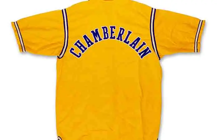 Subastan chaqueta de Chamberlain de 1972 en casi 90 md