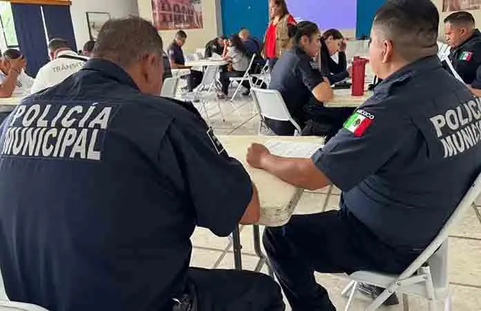 Capacitan a los policías municipales