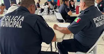 Capacitan a los polic&iacute;as municipales