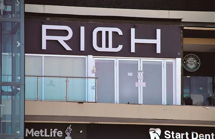Cobran multa a defensores del caso Rich