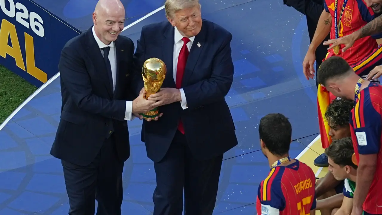 Javier Tebas pide dimisión de Infantino por daños al fútbol