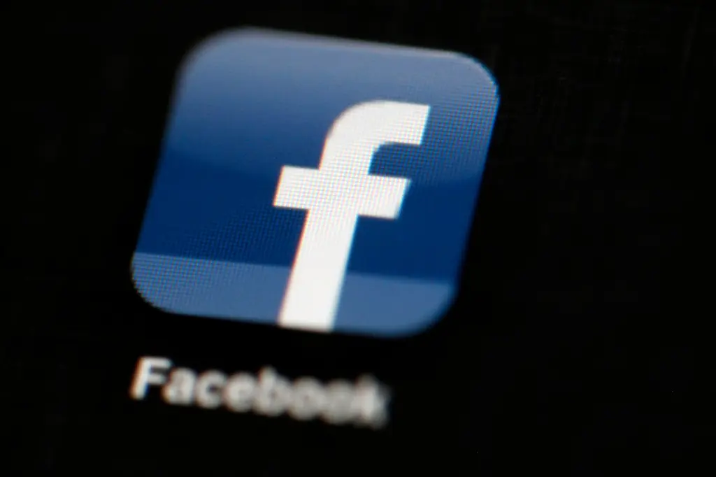 Legisladores en Francia aprueban prohibición de redes sociales para menores de 15 años