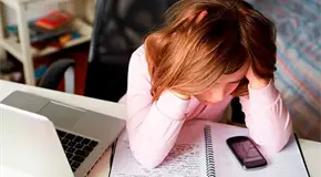 Prohiben redes sociales para menores en Francia