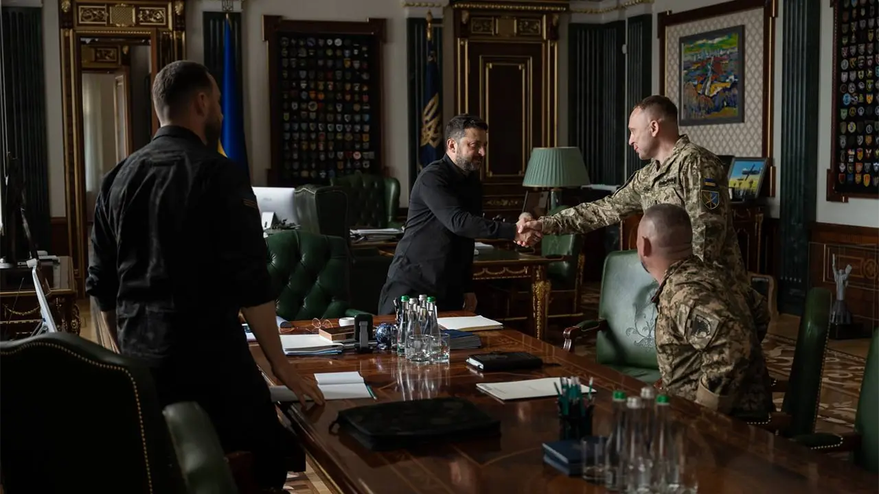 Zelenskyy destituye a general Syrskyi tras protestas en Kiev