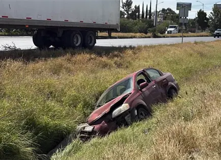 Atiende PC de Villa de Pozos accidente en la 57 Atiende PC de Villa de Pozos accidente en la 57