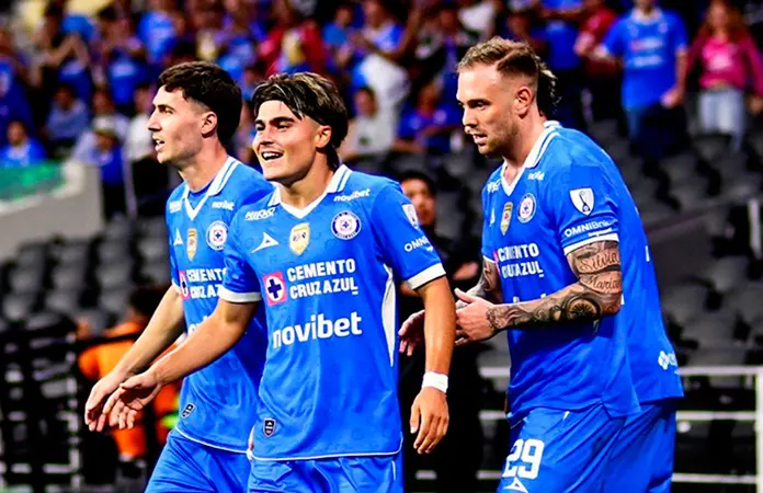 Cruz Azul lidera el campeonato