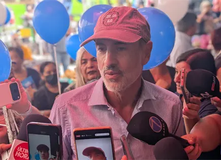 De los Santos hace reuniones ciudadanas; niega andar en campaña De los Santos hace reuniones ciudadanas; niega andar en campaña