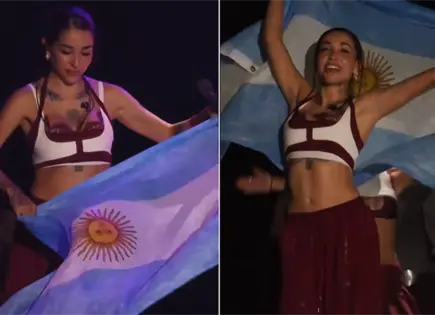 Mar&iacute;a Becerra ondea bandera argentina en concierto en Barcelona