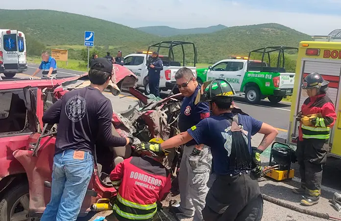 Accidente carretero deja 3 lesionados
