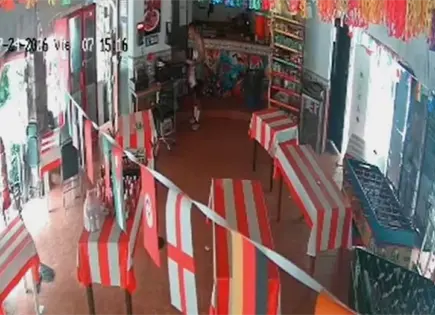 Video | Captan a elemento de la GCE en robo a negocio; fue detenido Video | Captan a elemento de la GCE en robo a negocio; fue detenido
