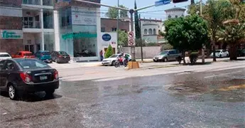 Desatienden fuga de agua negra en Carranza
